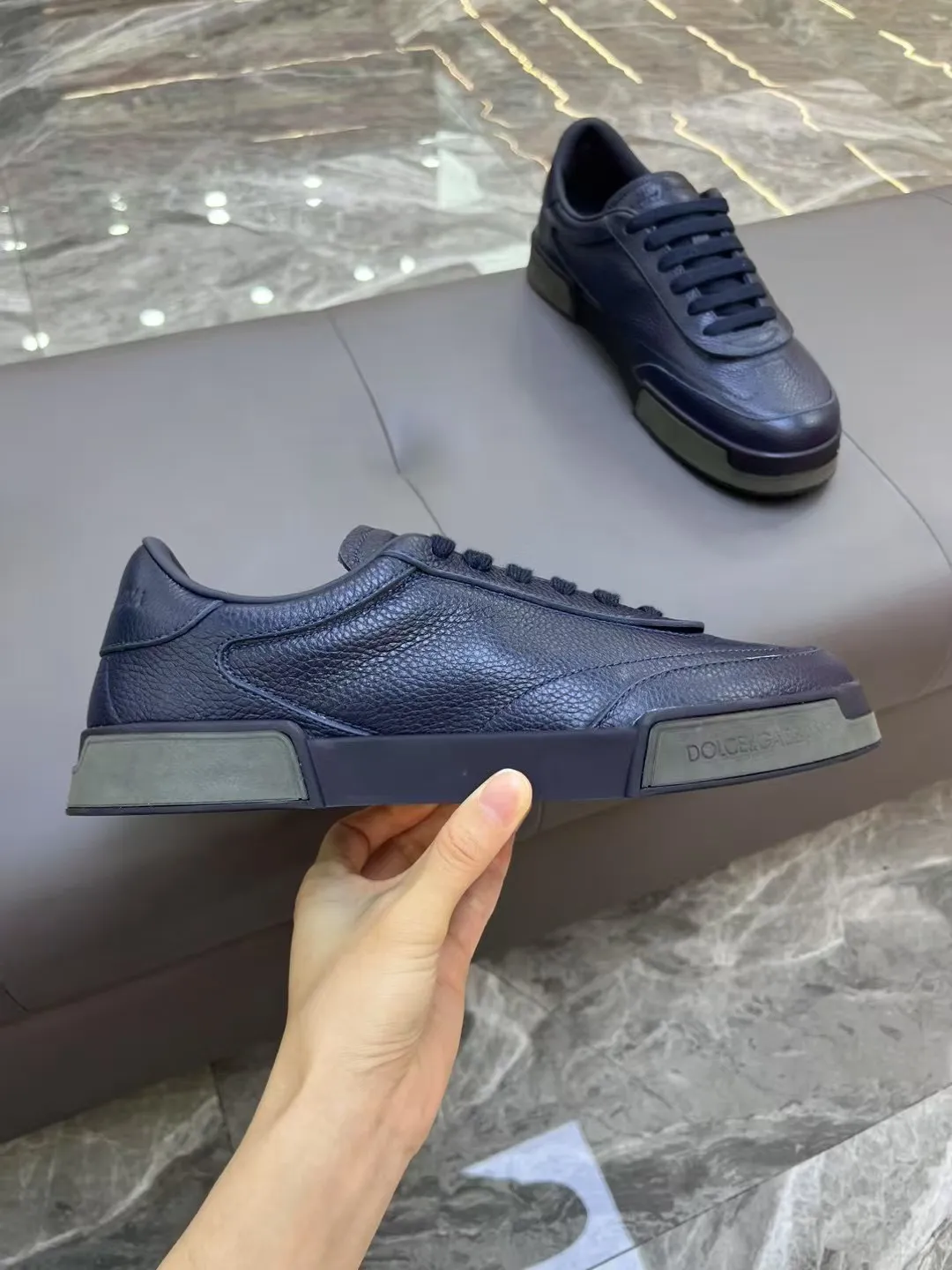 Men's shoes 💰460 [New style] 🐝🐝⚠️[DG] ⚠️High grade, top craftsmanship ⚠️Men's casual style, regular size 39 to 44 (45 can be customized ⚠️D &G Fashionable and casual style, unique design style! Fully original single-layer calfskin hollow design, inner calfskin latex back foot! Exclusive for summer! Original TPU outsole! Look at the details of the quality, and it can stand up to all kinds of tests!